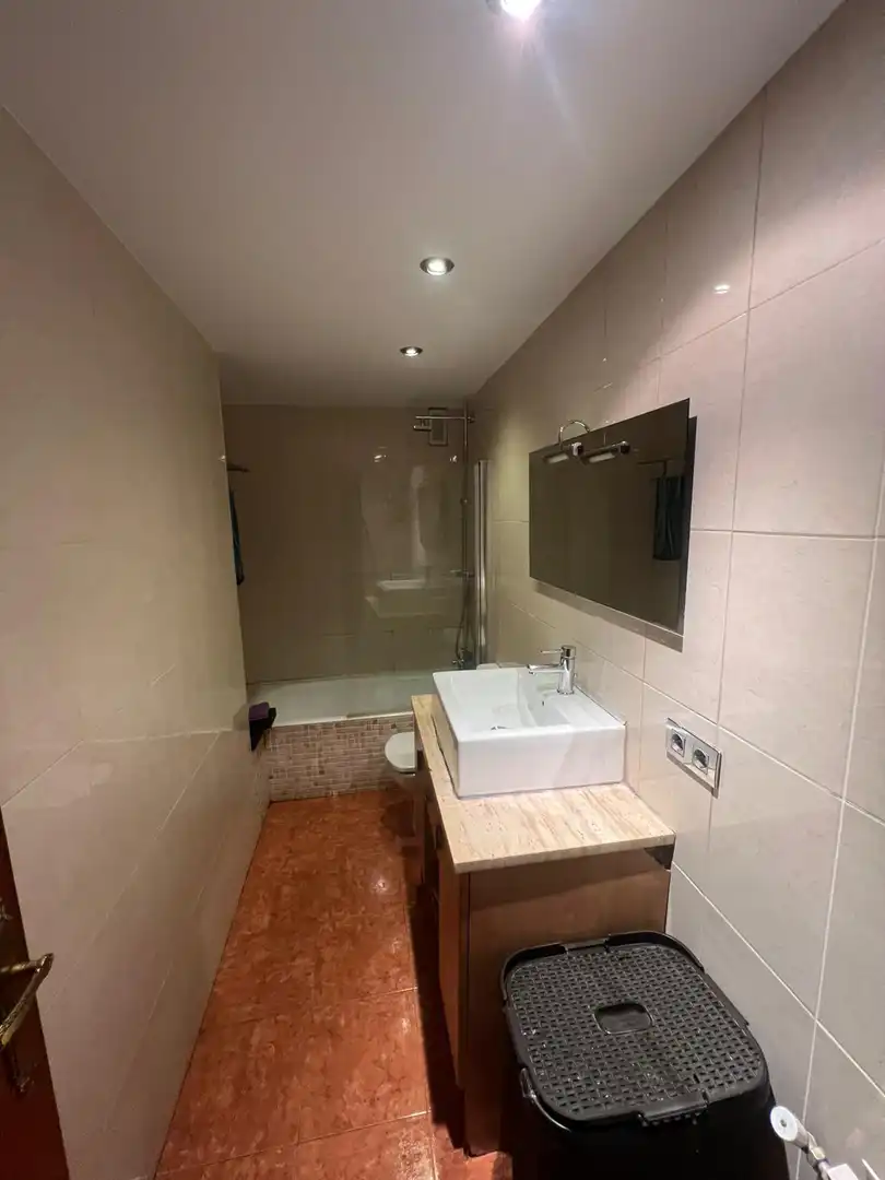 Badezimmer von Wohnung zum Verkauf in Bilbao  mit Heizung, Terrasse und Balkon