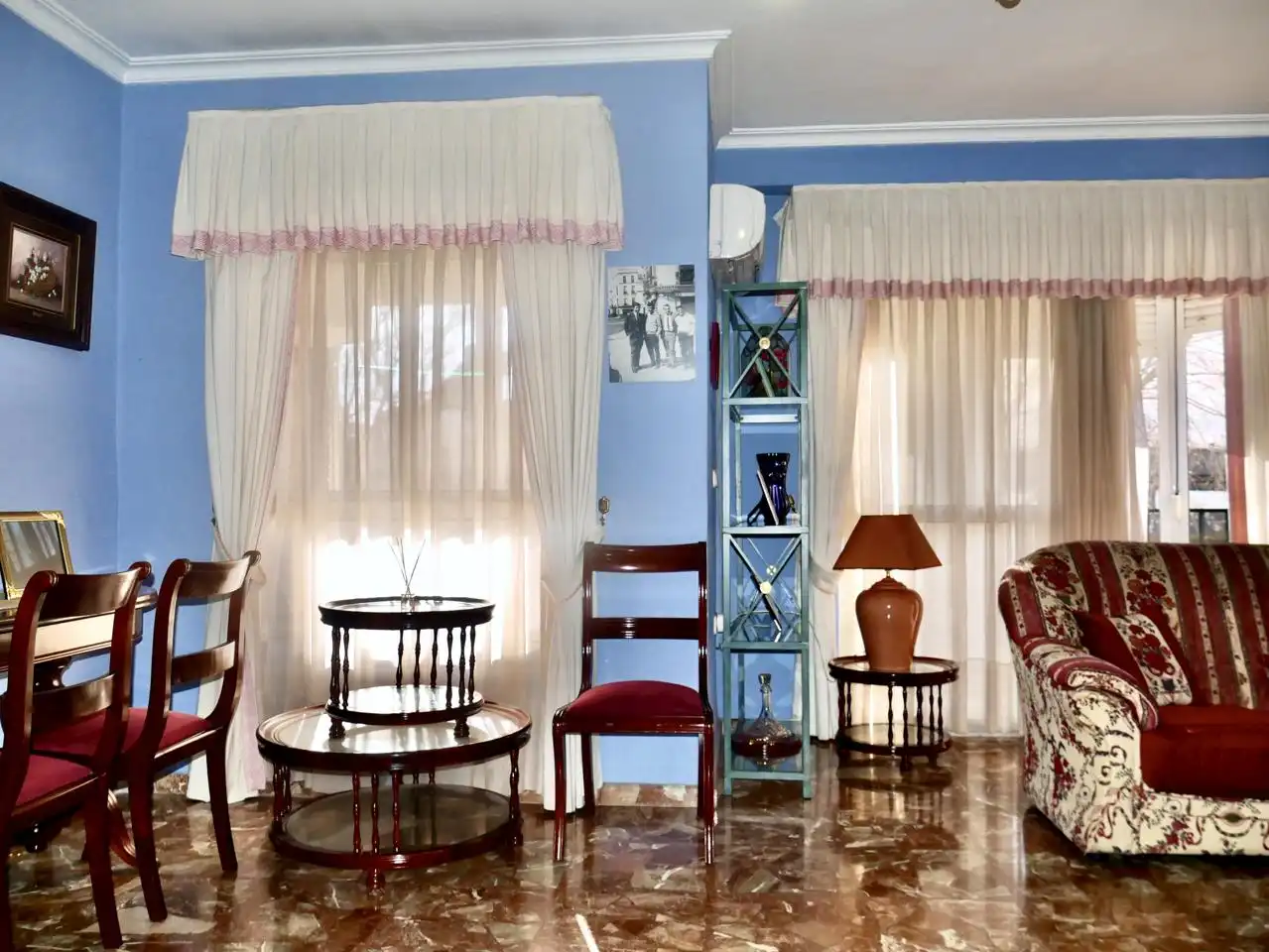 Living room of Flat for sale in Sevilla  with Air Conditioner, Terrace and Furnished