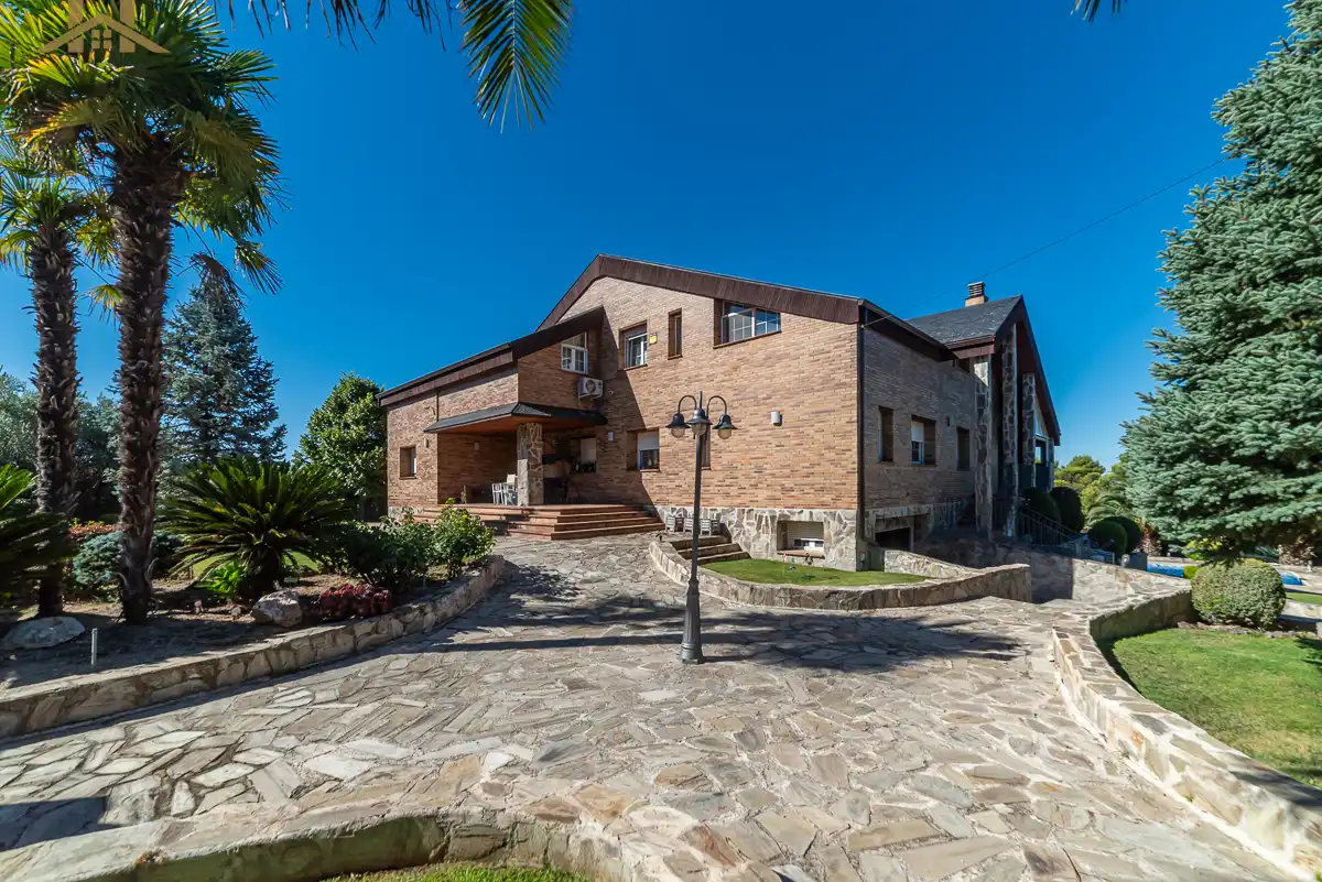 Vista exterior de Casa o chalet en venta en Villaviciosa de Odón con Aire acondicionado, Calefacción y Jardín privado
