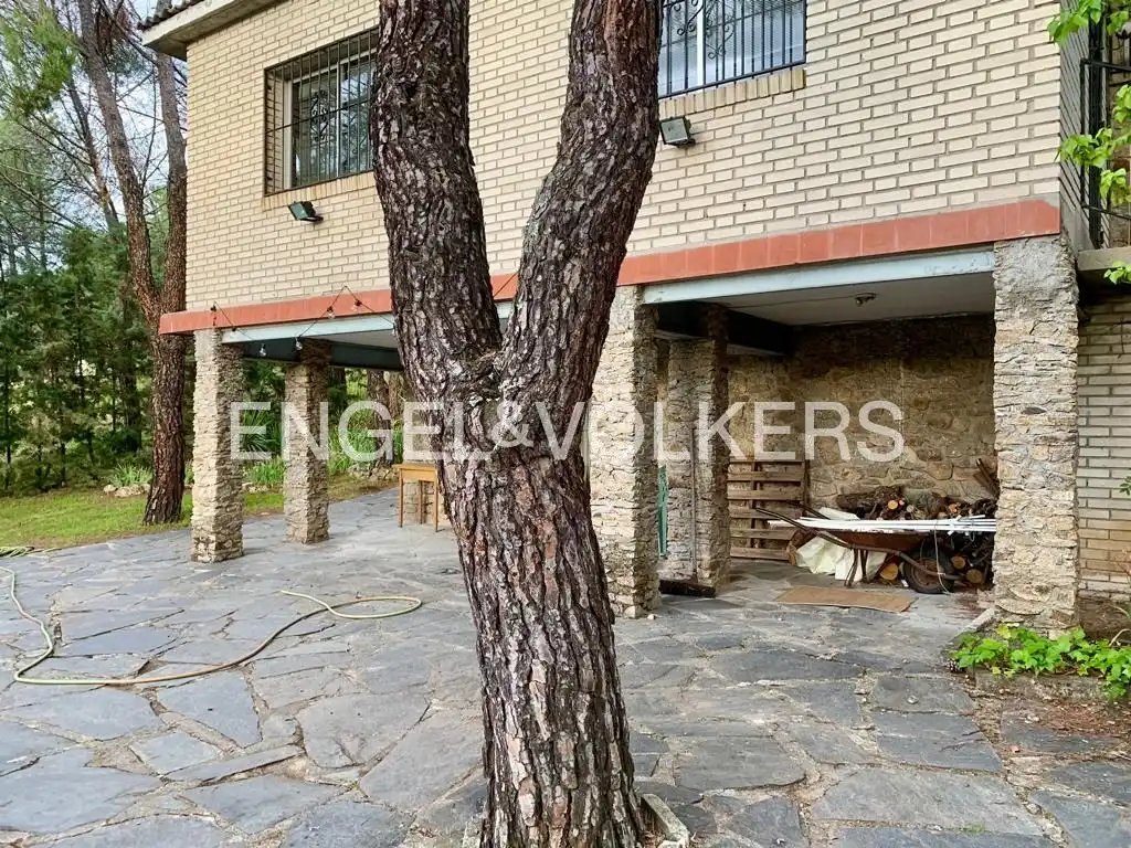 Vista exterior de Casa o xalet en venda en Las Rozas de Madrid amb Calefacció, Jardí privat i Piscina