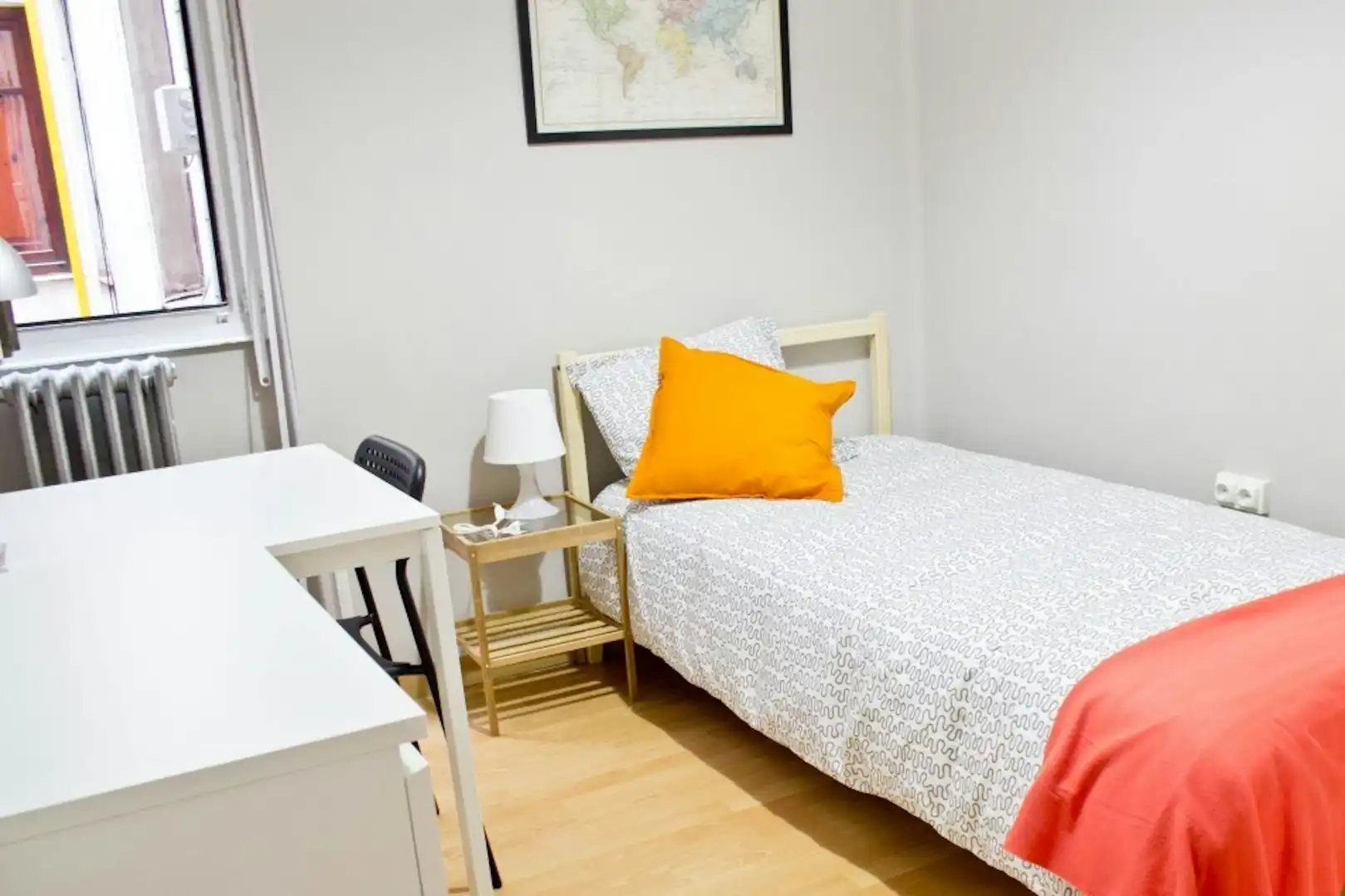 Habitación de Piso para compartir en  Valencia Capital con Lavadora y Internet