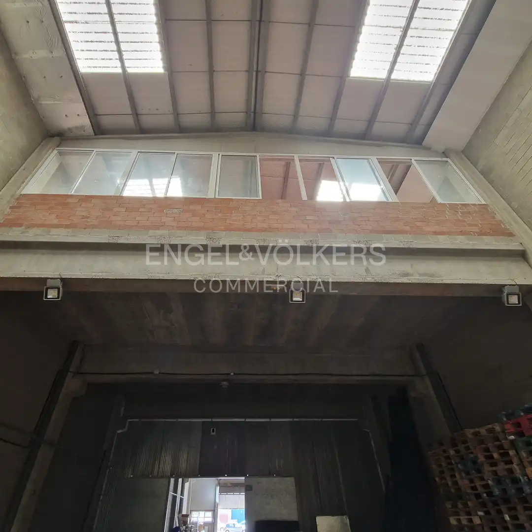 Vista exterior de Nave industrial en venta en Sant Feliu de Llobregat