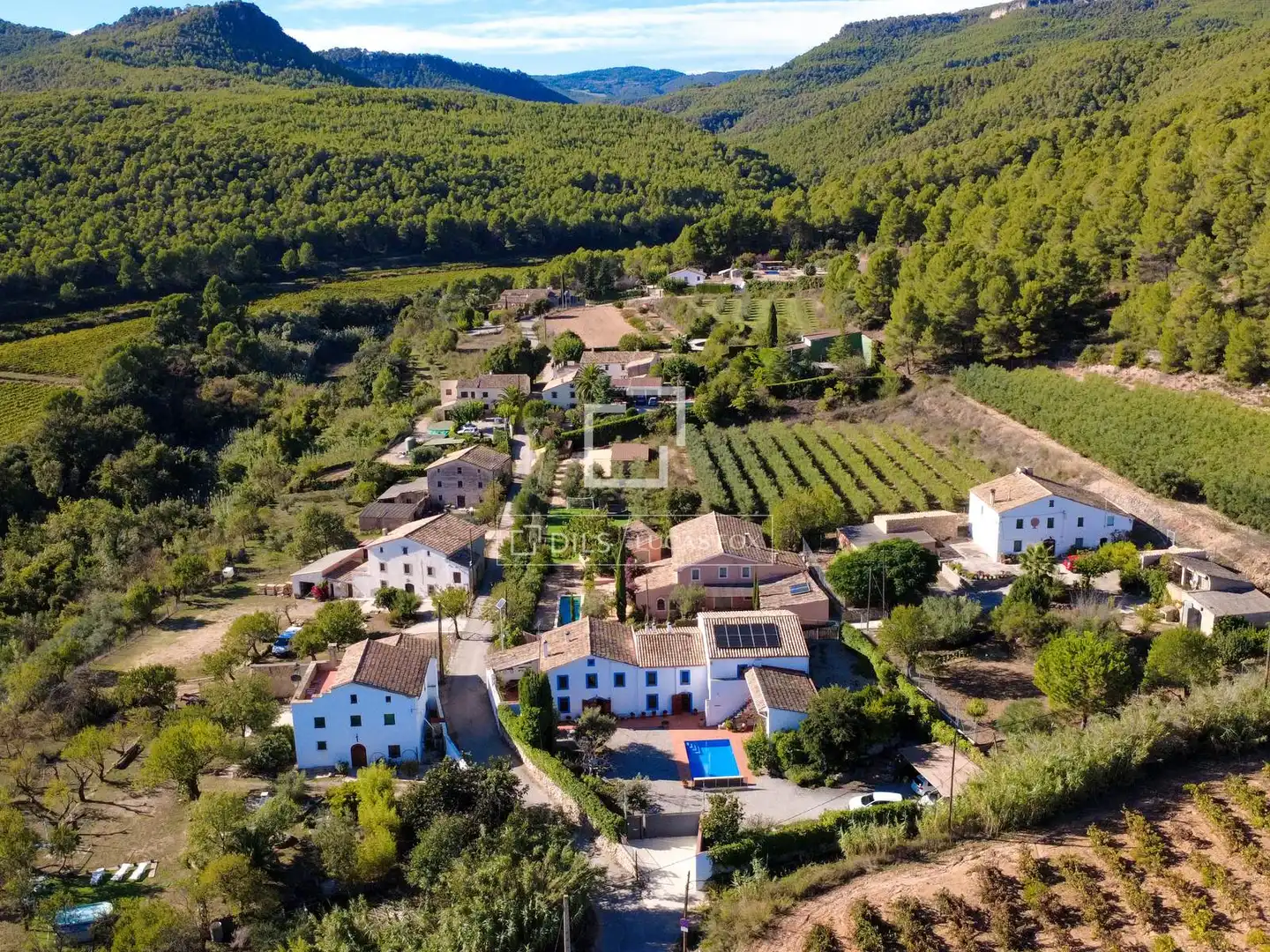 Casa rústica con piscina en venta en Torrelles de Foix, imagen 2