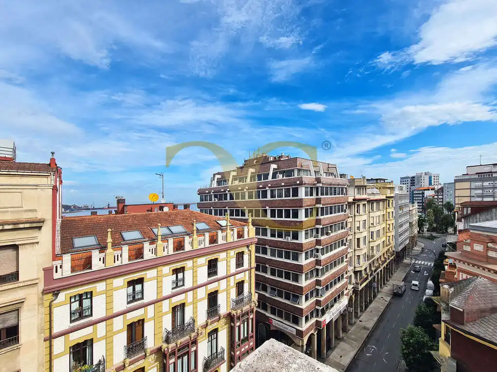 Vista exterior de Àtic en venda en Gijón  amb Calefacció, Terrassa i Traster