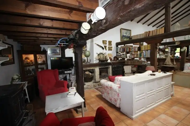 Sala de estar de Casa o chalet en venta en Los Tojos  con Calefacción y Jardín privado