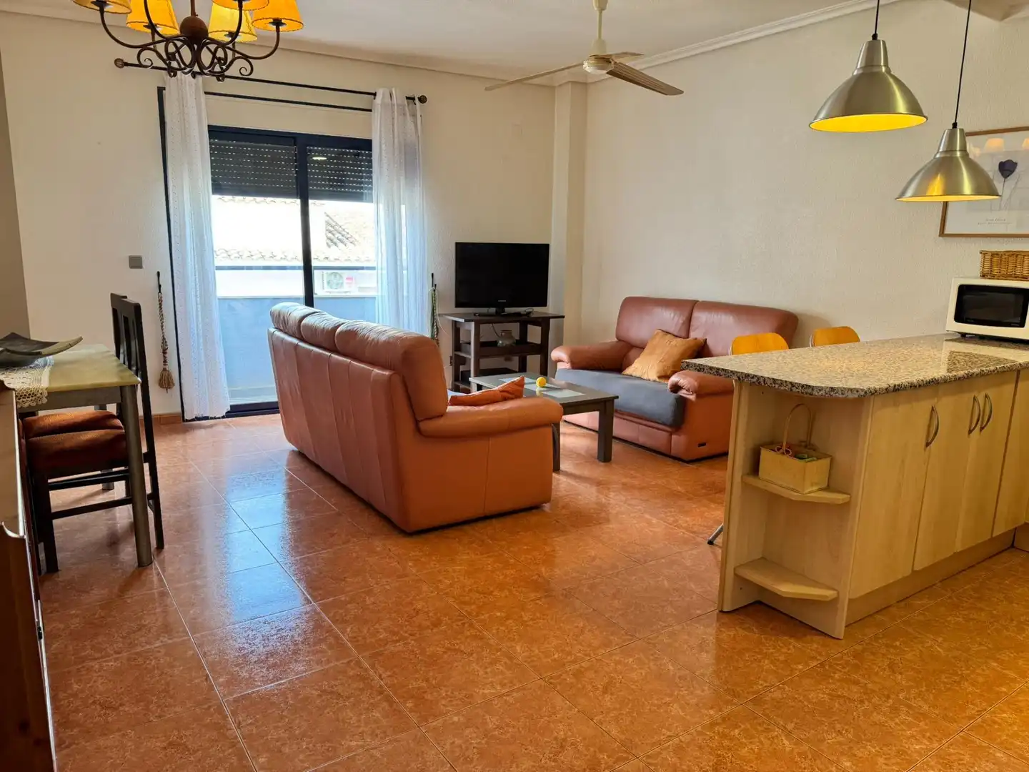 Sala de estar de Piso en venta en La Nucia con Terraza y Piscina comunitaria