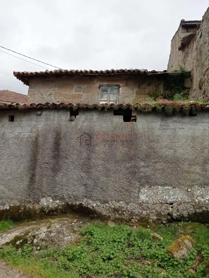 Außenansicht von Einfamilien-Reihenhaus zum Verkauf in Allariz mit Heizung, Terrasse und Abstellraum