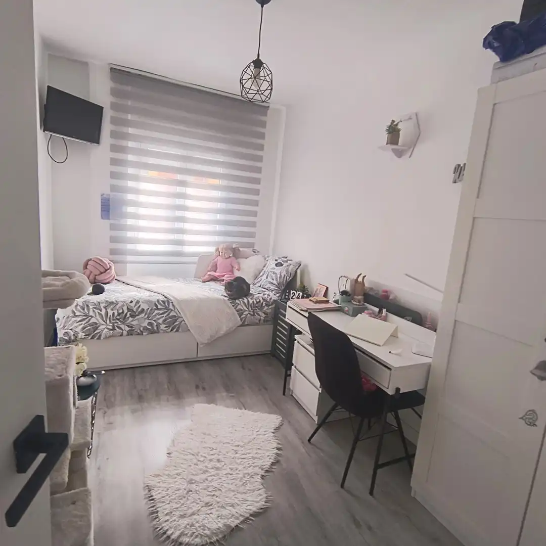 Dormitori de Pis en venda en Oviedo  amb Calefacció i Moblat