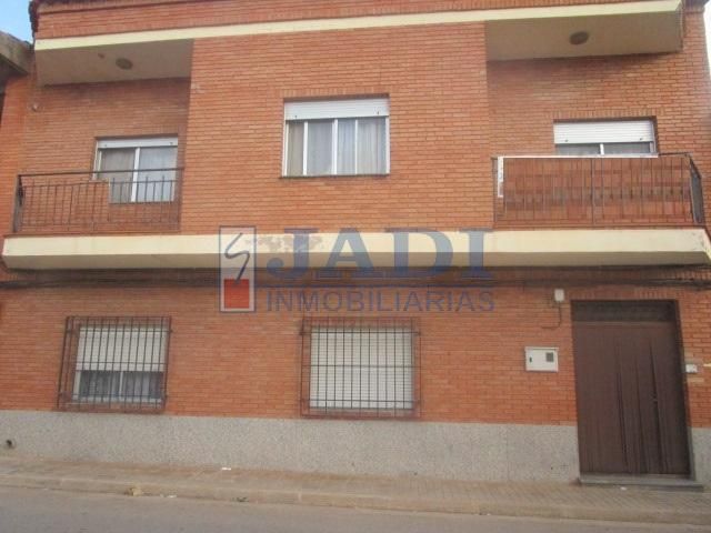 Vista exterior de Pis en venda en Moral de Calatrava amb Aire condicionat, Calefacció i Traster