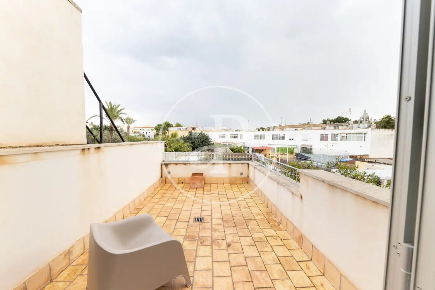 Terrasse von Einfamilien-Reihenhaus zum Verkauf in  Palma de Mallorca mit Klimaanlage, Heizung und Privatgarten