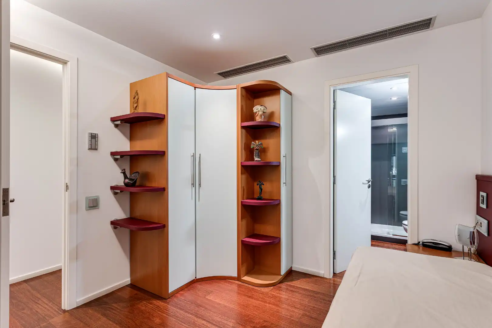 Habitación de Casa adosada en venta en Barcelona con Aire acondicionado, Calefacción y Jardín privado