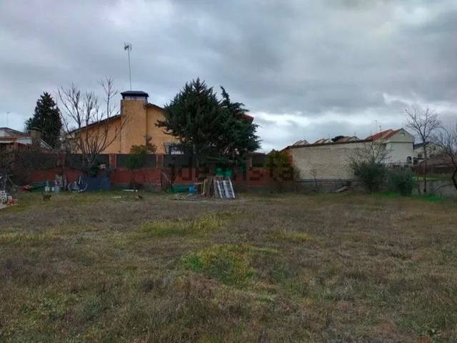 Terreno residencial en Venta en Calle de Santa Gema, 21 en Parque Guadarrama