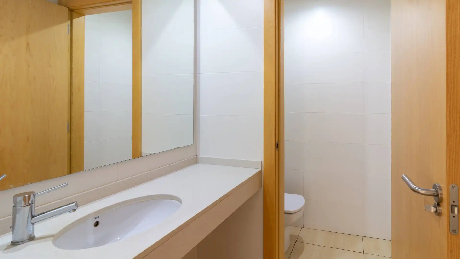 Baño de Oficina de alquiler en Sant Cugat del Vallès con Aire acondicionado y Calefacción