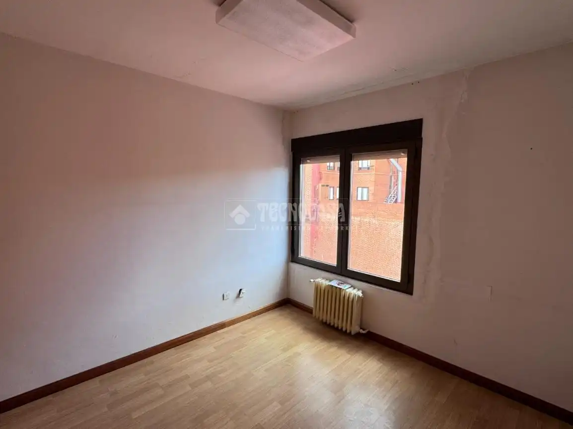 Schlafzimmer von Wohnung zum Verkauf in Valencia de Don Juan mit Heizung, Parkett und Terrasse