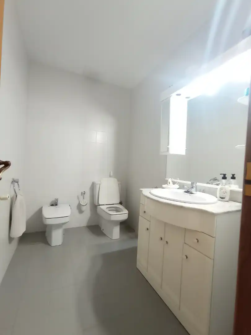 Badezimmer von Einfamilien-Reihenhaus zum Verkauf in Santa Perpètua de Mogoda mit Klimaanlage, Heizung und Terrasse