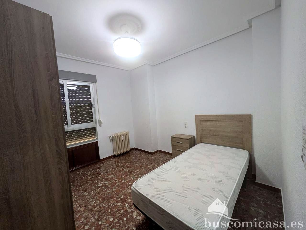 Habitación de Piso de alquiler en Linares con Amueblado y Balcón