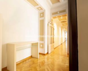 Flat for sale in  Valencia Capital  with Air Conditioner