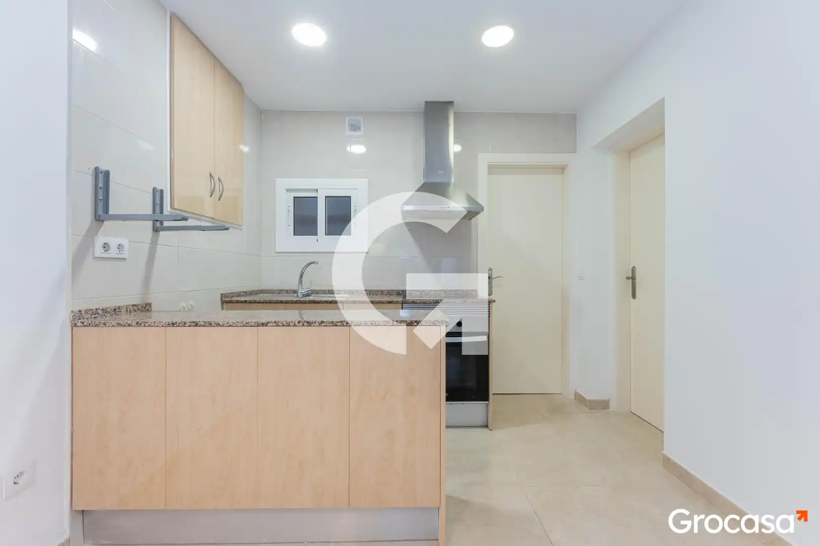 Kitchen of Flat for sale in Cornellà de Llobregat  with Air Conditioner and Oven