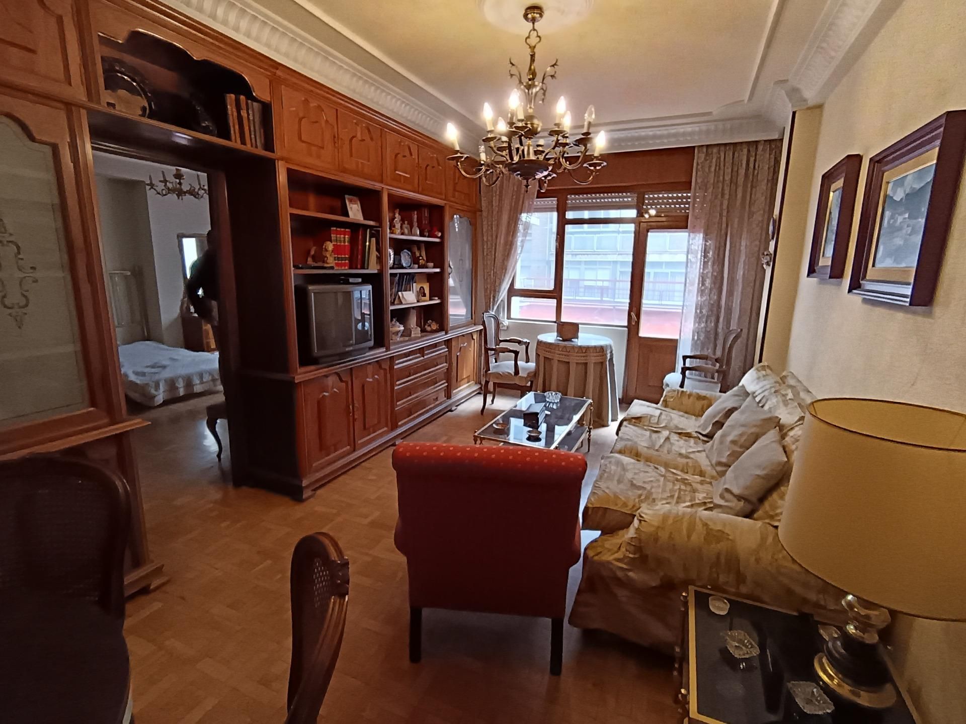 Living room of Flat for sale in Valladolid Capital  with Heating, Terrace and Storage room
