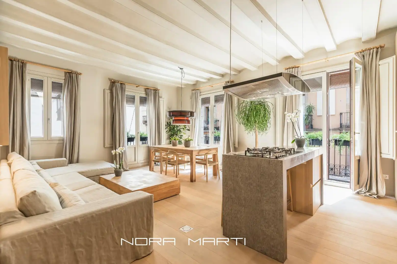 Sala de estar de Piso en venta en  Barcelona Capital con Aire acondicionado, Parquet y Amueblado