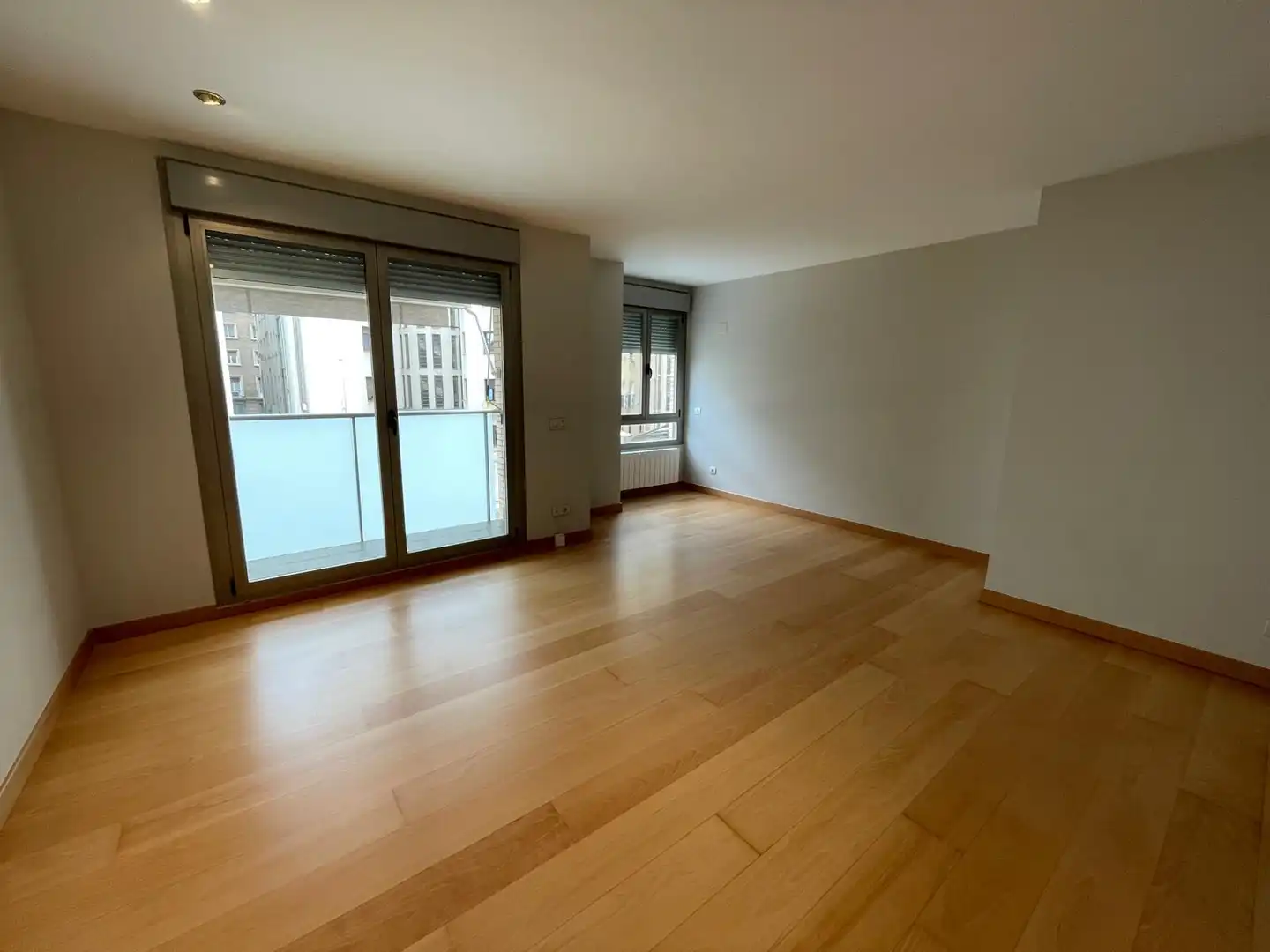 Living room of Flat for rent in Zaragoza  with Air Conditioner, Heating and Parquet flooring