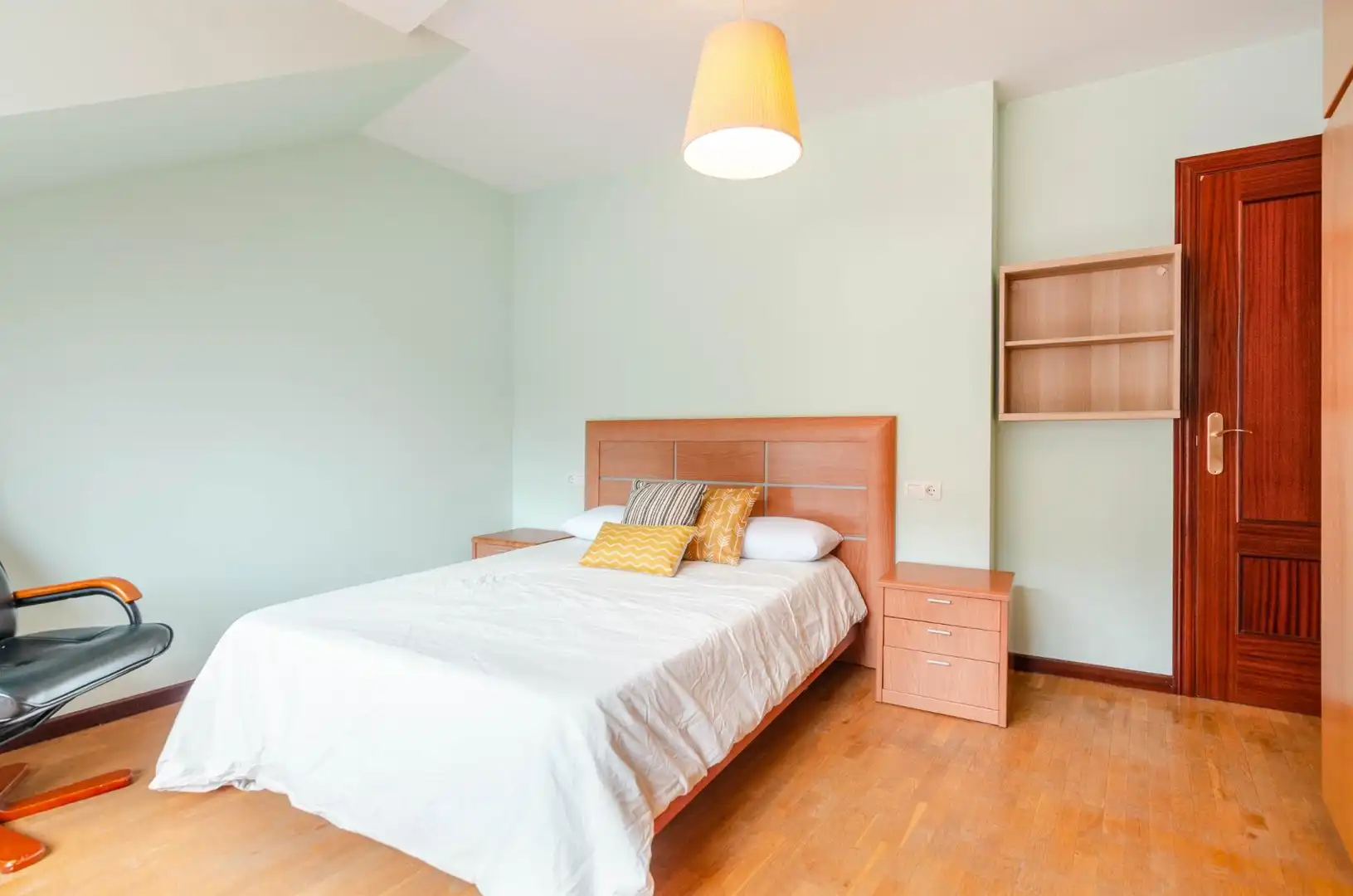 Habitación de Piso en venta en Mieres (Asturias) con Calefacción, Amueblado y Balcón