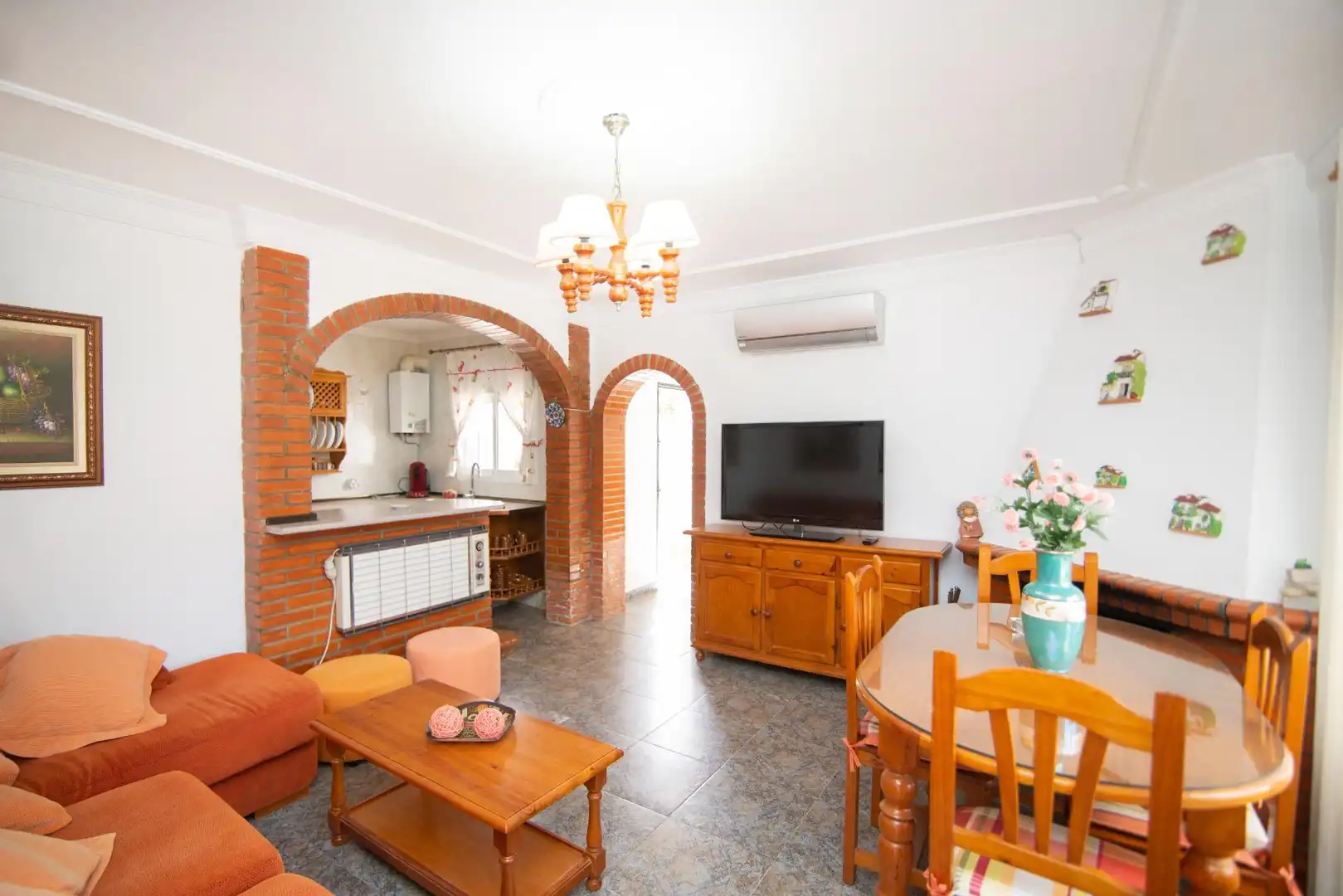 Living room of Houses for sale in Chiclana de la Frontera  with Air Conditioner, Private garden and Storage room