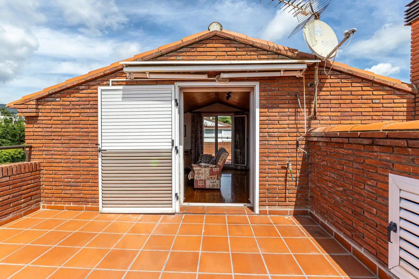 Vista exterior de Casa o xalet en venda en El Masnou amb Calefacció, Jardí privat i Terrassa