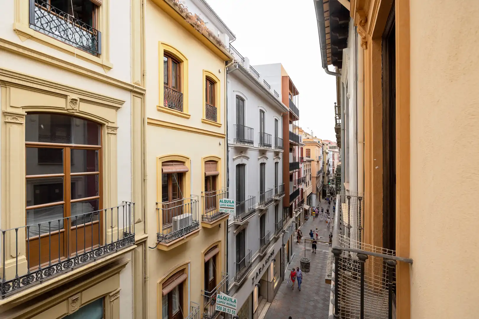 Exterior view of Flat for rent in Granada  with Air Conditioner, Heating and Parquet flooring