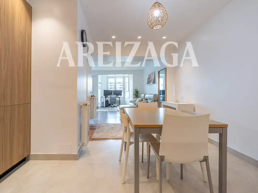 Comedor de Piso en venta en Donostia - San Sebastián  con Calefacción y Balcón