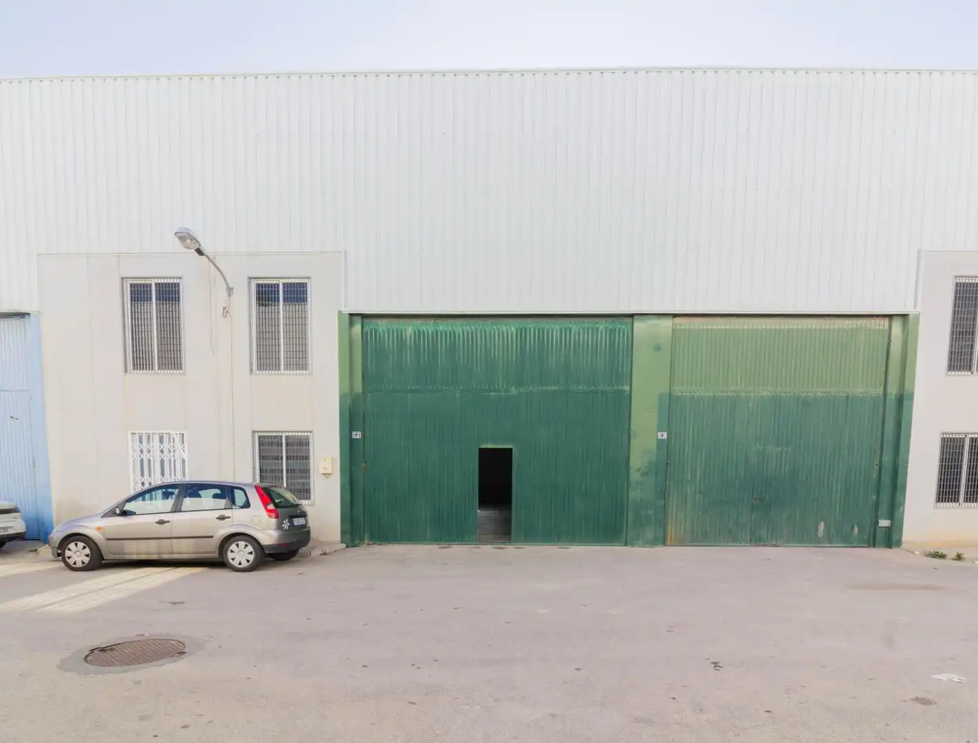 Vista exterior de Nave industrial en venta en Orihuela