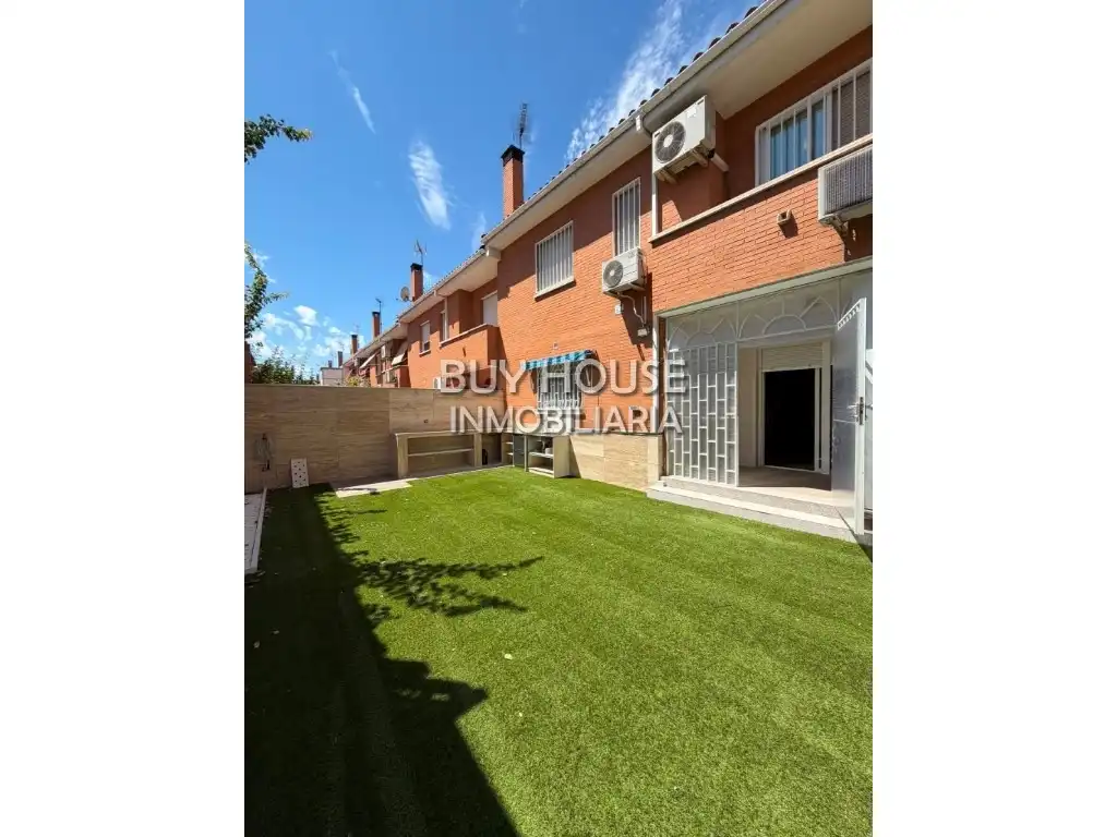 Vista exterior de Casa o chalet en venta en Illescas