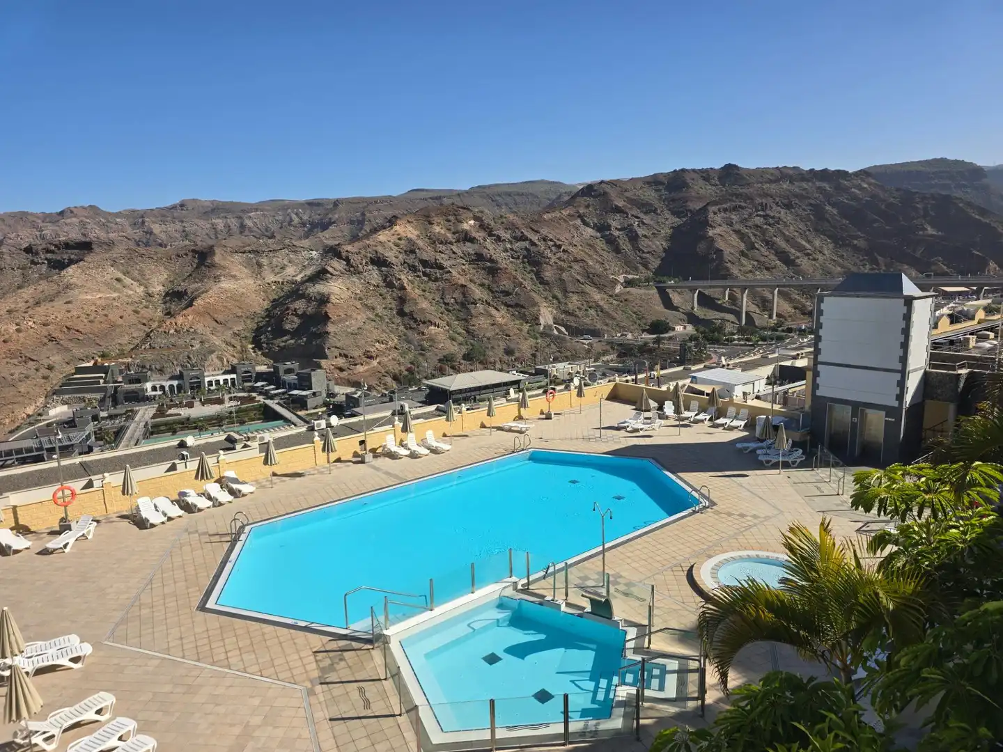 Piscina de Dúplex de alquiler en Mogán con Aire acondicionado, Terraza y Amueblado