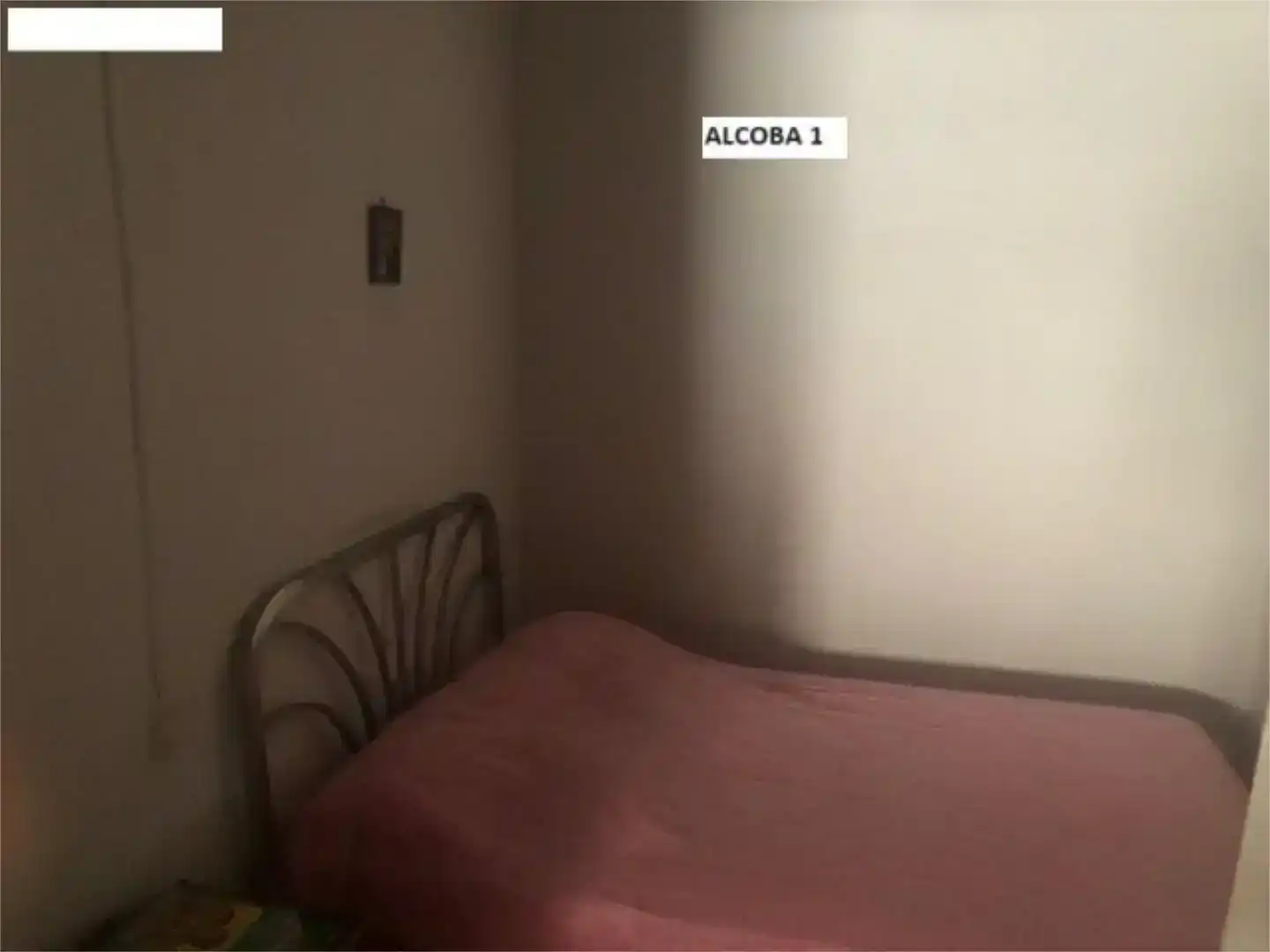 Dormitori de Casa adosada en venda en Navas de Oro amb Jardí privat, Traster i Moblat