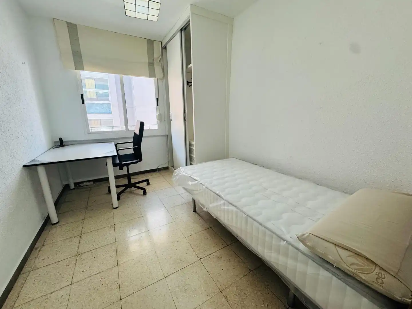 Habitación de Piso para compartir en Granada con Terraza, Amueblado y Balcón