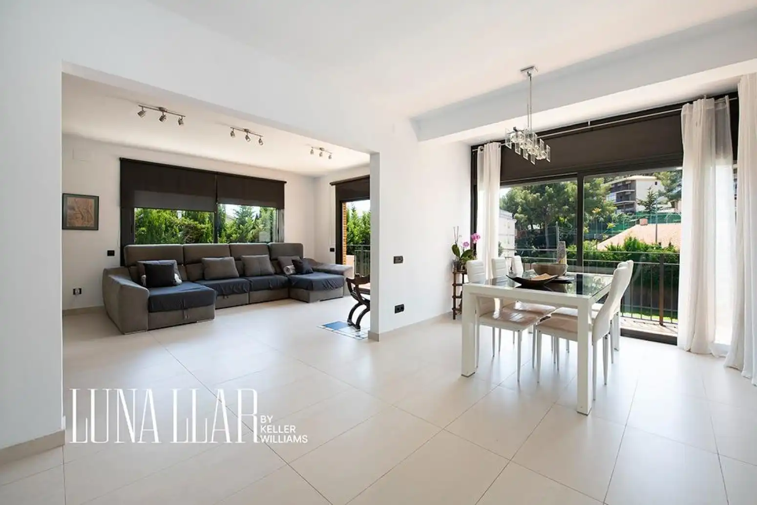 Living room of Houses for sale in Castelldefels  with Air Conditioner, Heating and Parquet flooring