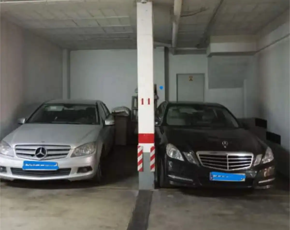 Aparcament de Casa o xalet en venda en Dos Hermanas amb Aire condicionat, Jardí privat i Moblat