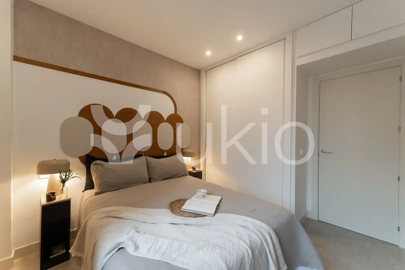 Dormitori de Apartament de lloguer en Madrid amb Aire condicionat, Calefacció i Moblat