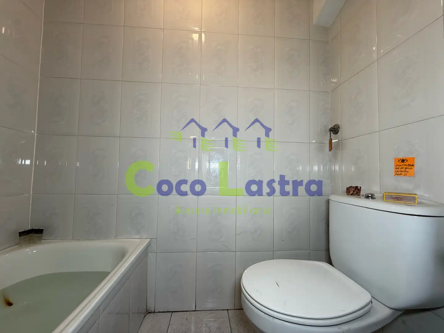 Baño de Oficina en venta en Salamanca con Terraza, Trastero y Balcón
