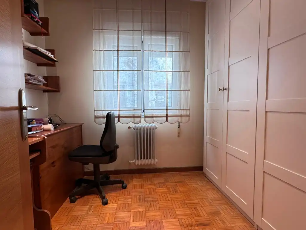 Habitación de Piso en venta en Gijón  con Calefacción, Parquet y Horno