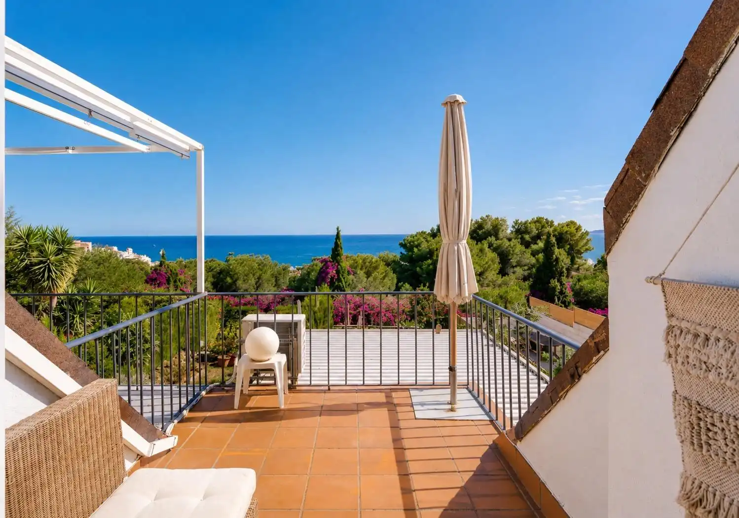 Terrassa de Casa adosada en venda en Estepona amb Aire condicionat, Calefacció i Jardí privat