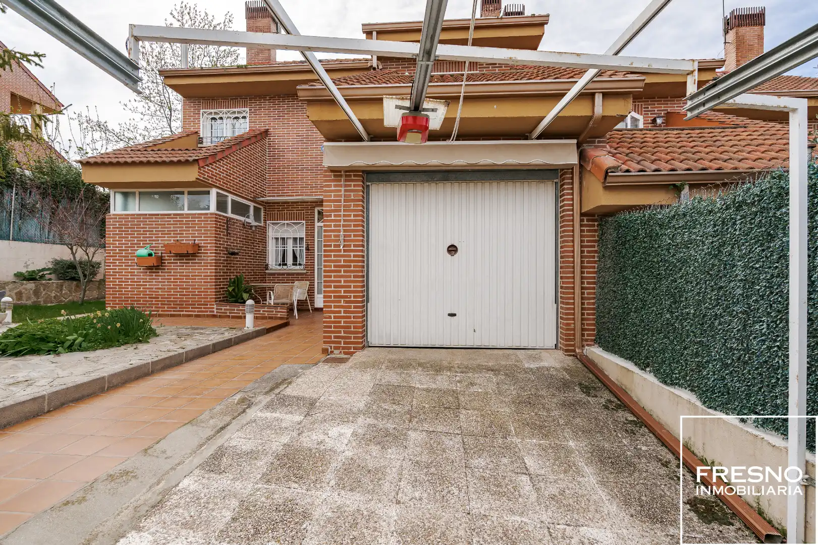 Exterior view of Detached homes for sale in Cobeña  with Air Conditioner, Heating and Private garden