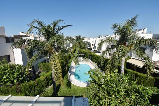 Casa adosada en Venta en El Altillo