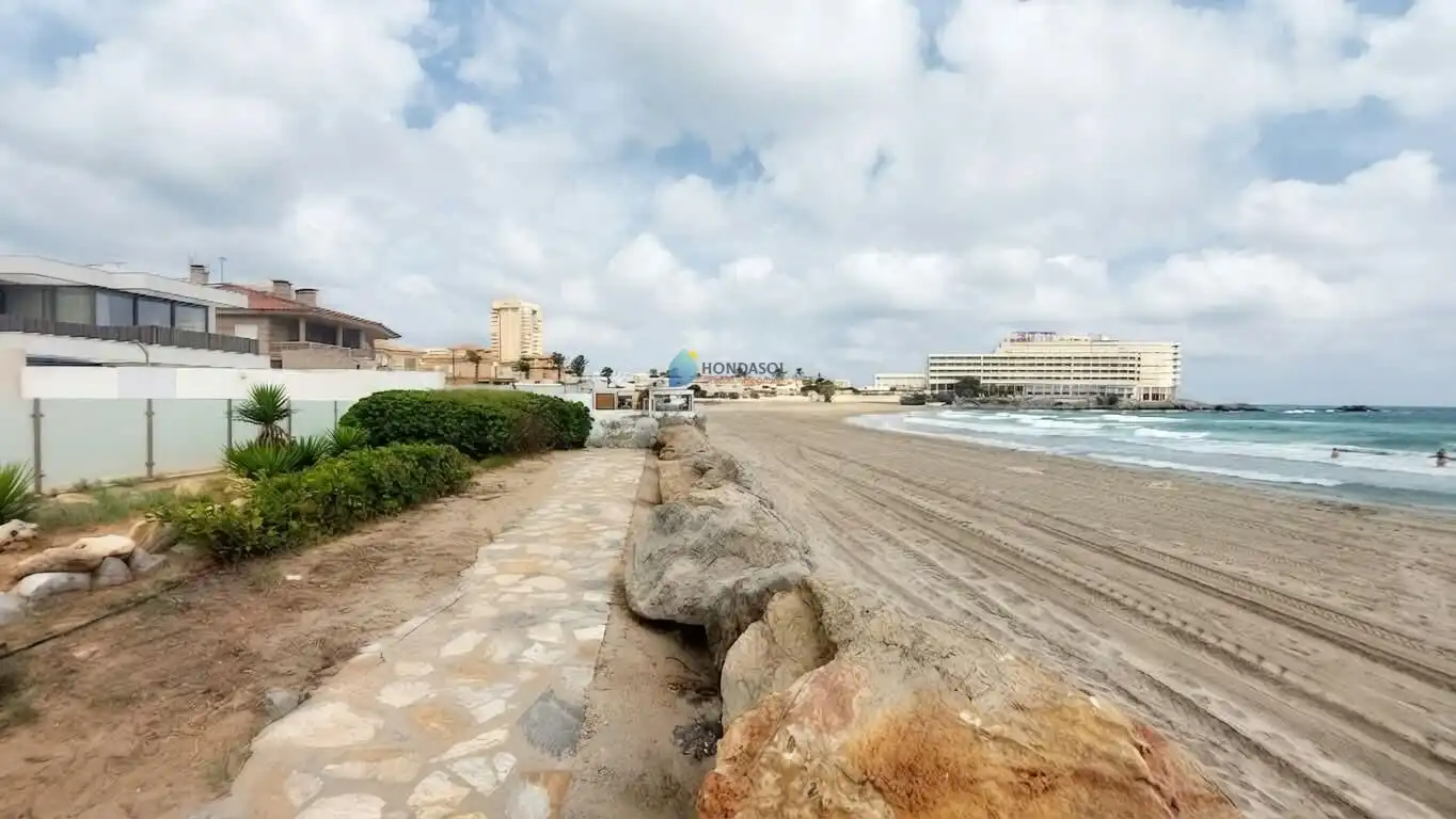 Vista exterior de Casa o chalet en venta en La Manga del Mar Menor con Aire acondicionado, Jardín privado y Terraza