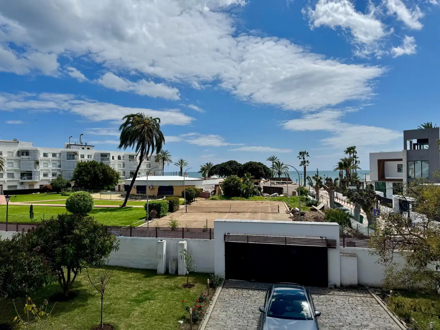 Vista exterior de Casa o xalet de lloguer en Marbella amb Aire condicionat, Calefacció i Jardí privat