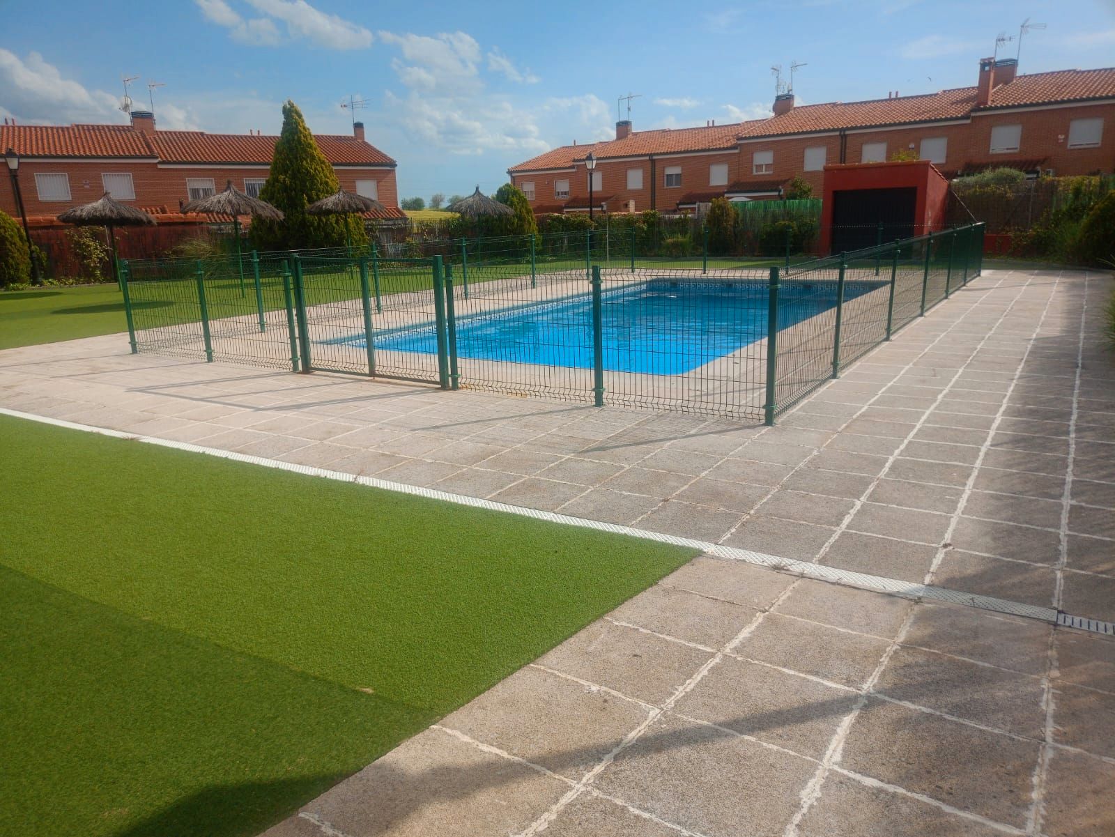 Swimming pool of Single-family semi-detached for sale in Hormigos  with Air Conditioner, Heating and Private garden