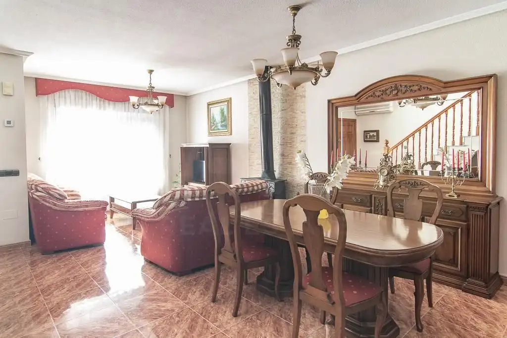 Menjador de Casa adosada en venda en Orihuela amb Aire condicionat, Calefacció i Terrassa