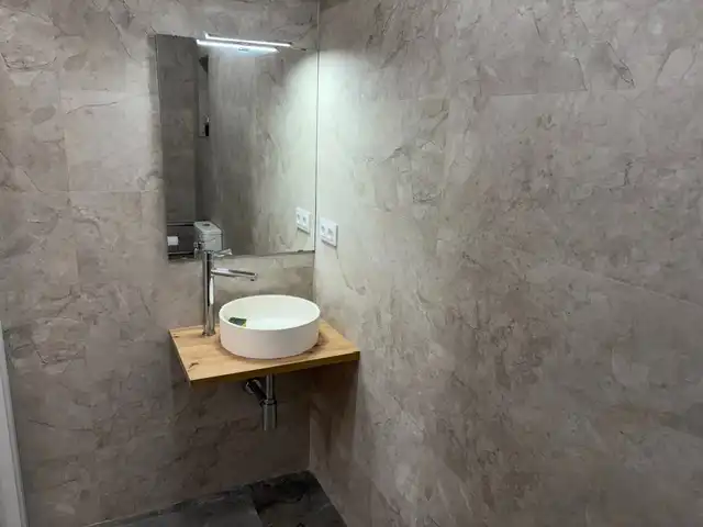 Baño de Local en venta en Barcelona con Aire acondicionado, Calefacción y Parquet