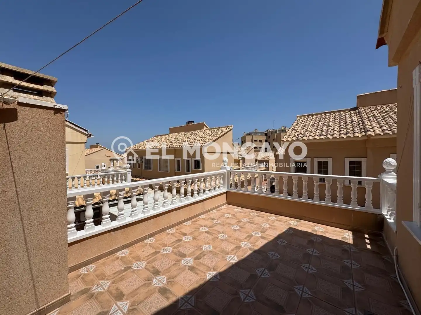 Terrasse von Einfamilien-Reihenhaus zum Verkauf in Guardamar del Segura mit Klimaanlage, Heizung und Terrasse
