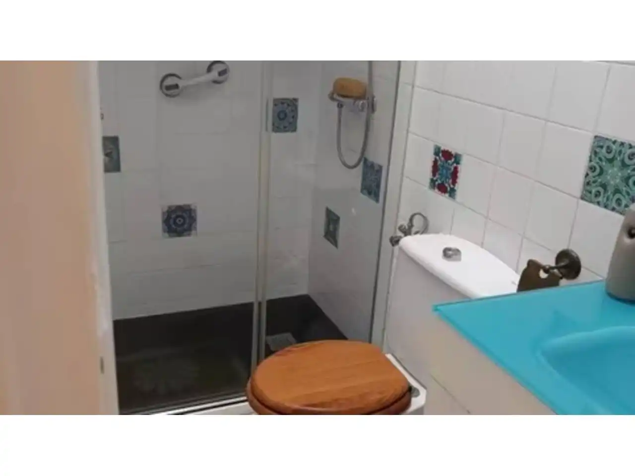 Bathroom of Apartments for sale in Sevilla  with Air Conditioner, Parquet flooring and Furnished